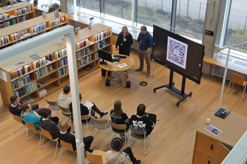 Demoday Spring 2026, people listening to BeScaled presentation.