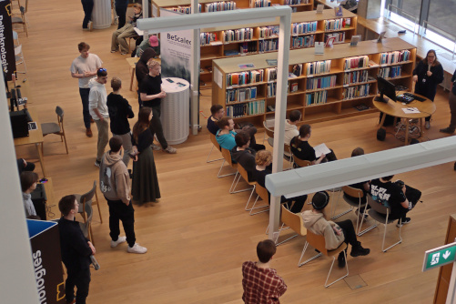 Demoday Spring 2026, people listening to BeScaled presentation.